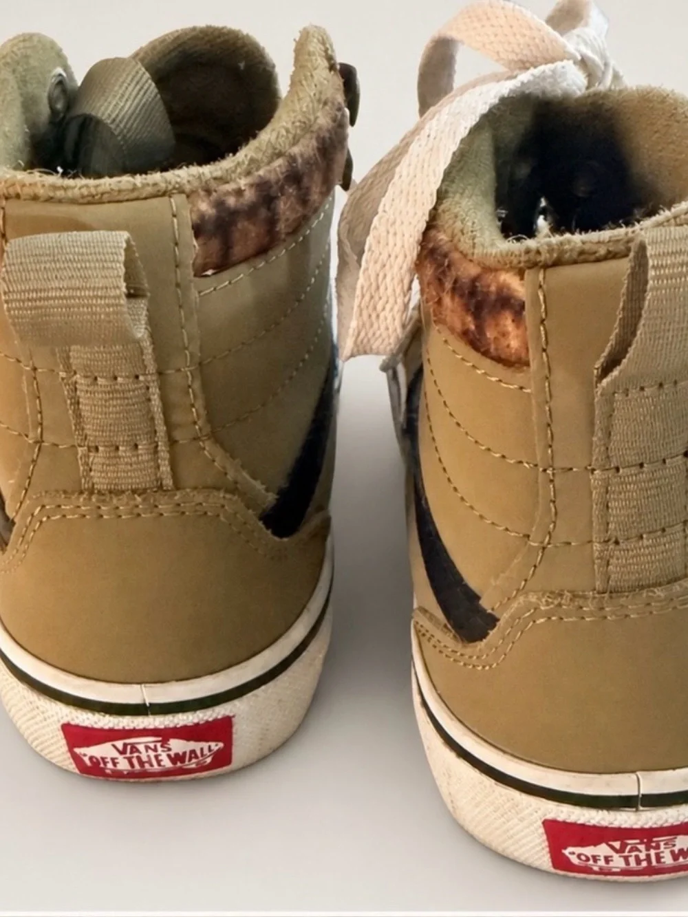 Vans Kids High-Top Boots in Tan with Black Stripe